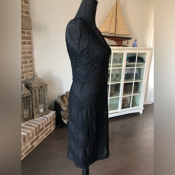 ADRIANNA PAPELL EVENING WOMEN'S BLACK SLEEVELESS V-NECK BEADED SHEATH LBD 4P - Picture 4 of 10